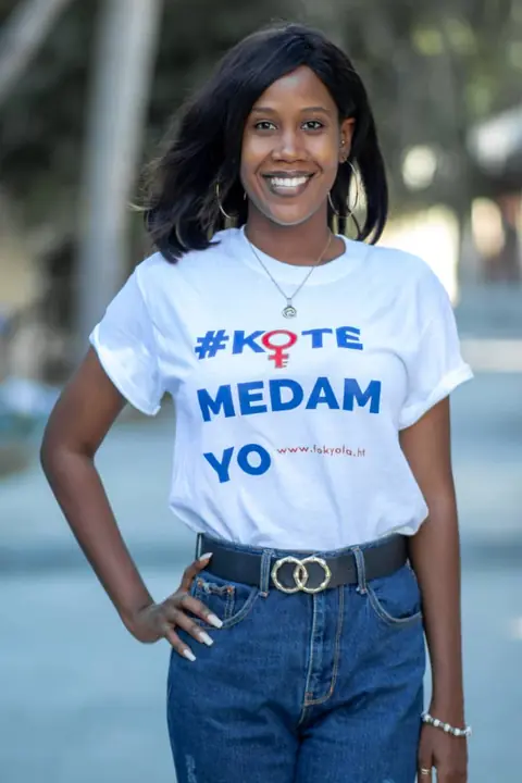 Participante portant un t-shirt #KoteMedamYo